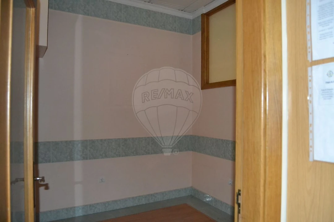 Loja para Venda em O. Azeméis, Riba-Ul, Ul, Macinhata Seixa, Madail Foto 8