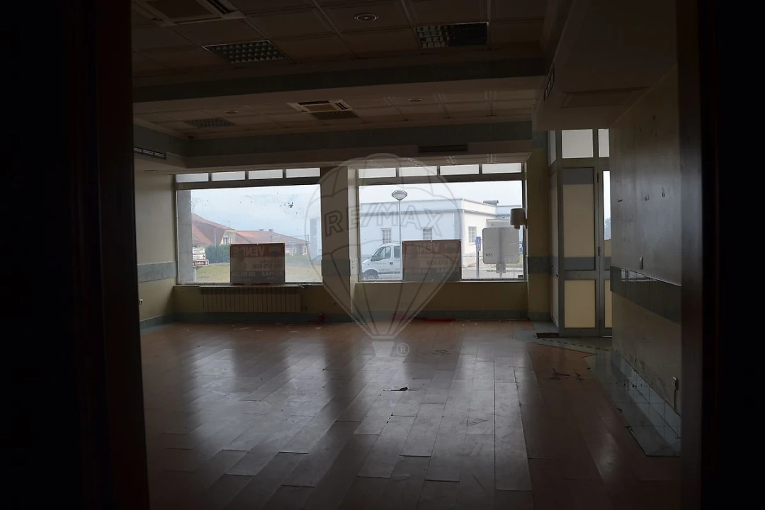 Loja para Venda em O. Azeméis, Riba-Ul, Ul, Macinhata Seixa, Madail Foto 5