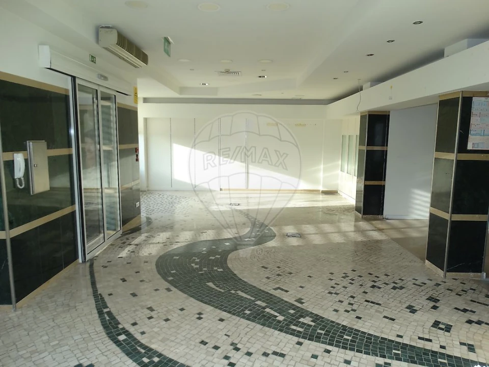 Loja para Arrendamento em Pontinha e Famões Foto 7