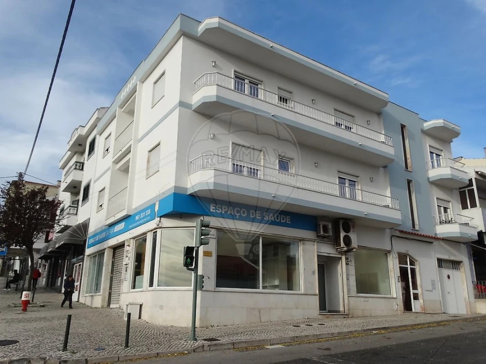 Loja para Arrendamento em Pontinha e Famões Foto 1