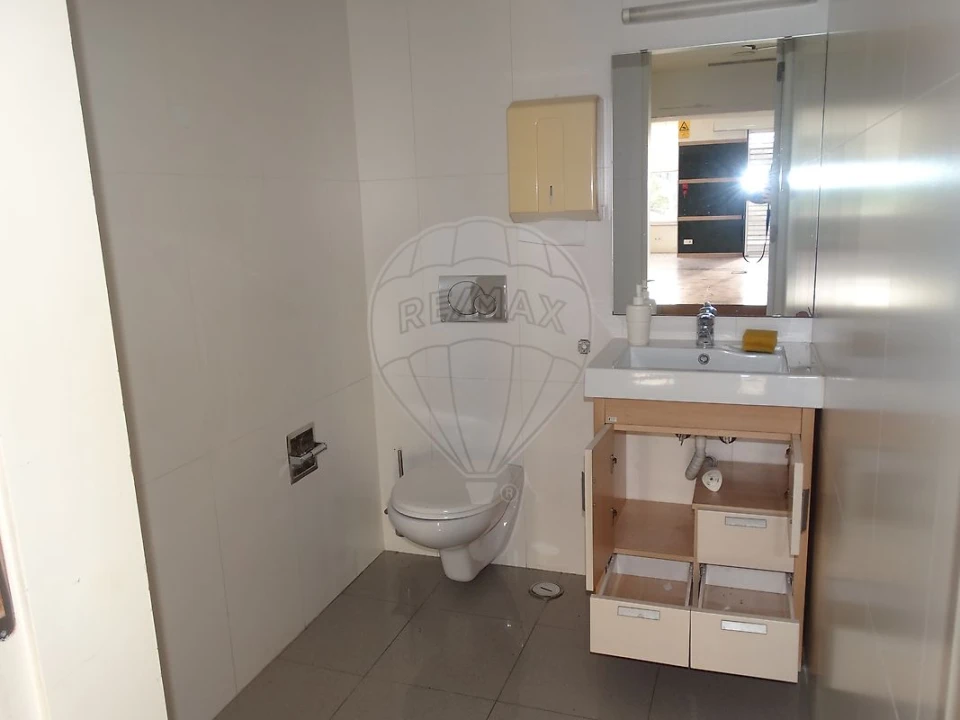 Loja para Arrendamento em Pontinha e Famões Foto 19