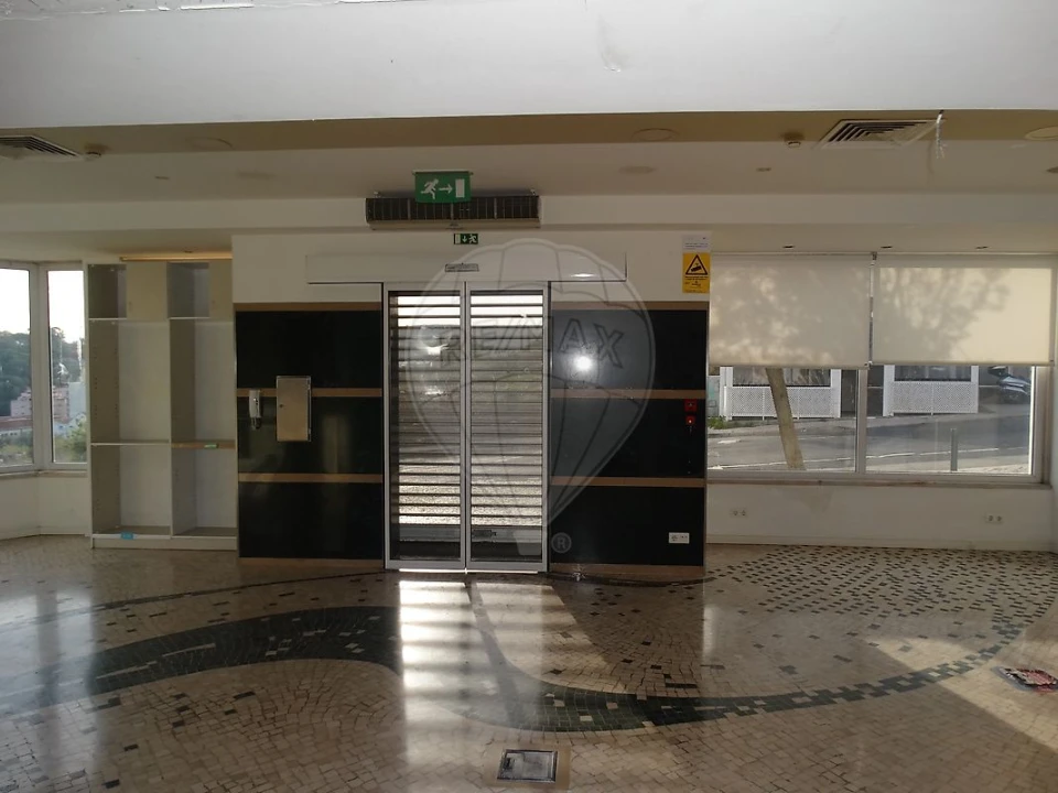 Loja para Arrendamento em Pontinha e Famões Foto 8