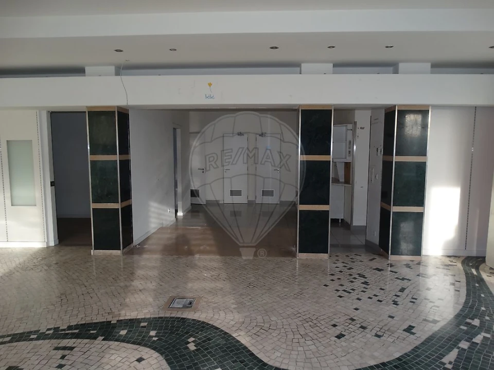 Loja para Arrendamento em Pontinha e Famões Foto 12