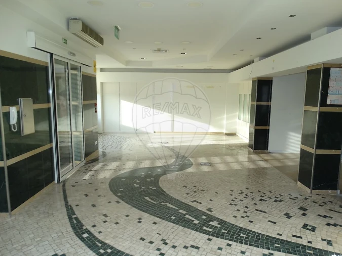 Loja para Arrendamento em Pontinha e Famões Foto 7