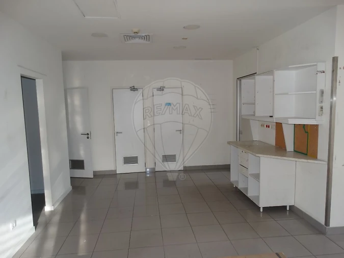 Loja para Arrendamento em Pontinha e Famões Foto 13