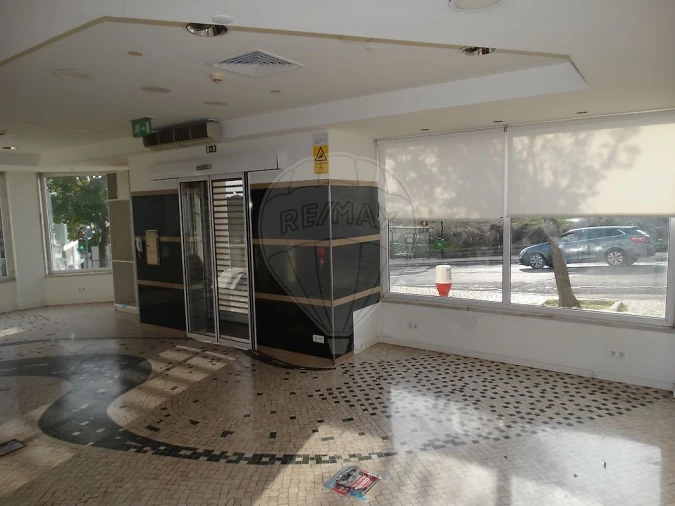 Loja para Arrendamento em Pontinha e Famões Foto 4