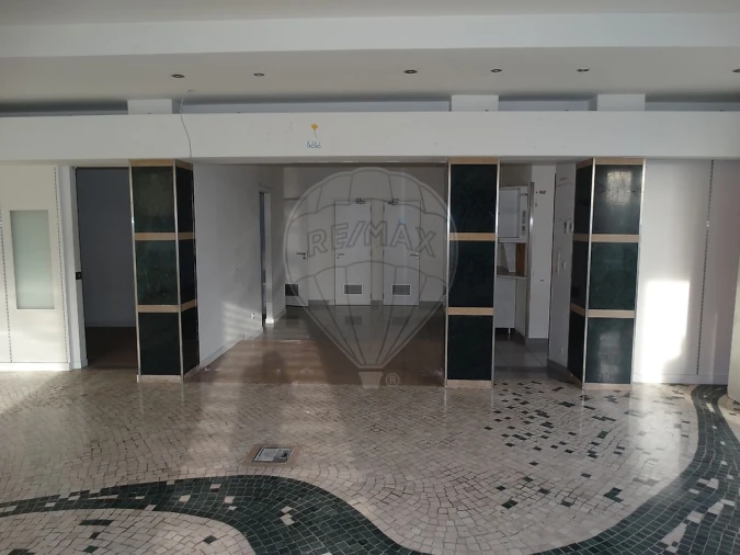 Loja para Arrendamento em Pontinha e Famões Foto 12