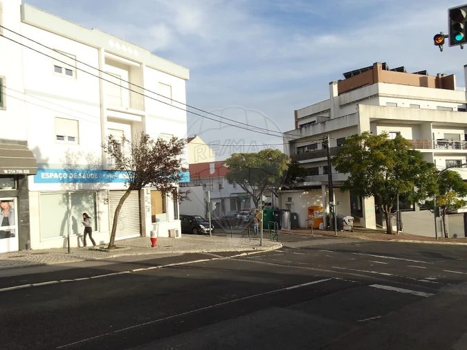 Loja para Arrendamento em Pontinha e Famões Foto 26