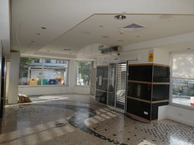 Loja para Arrendamento em Pontinha e Famões Foto 5