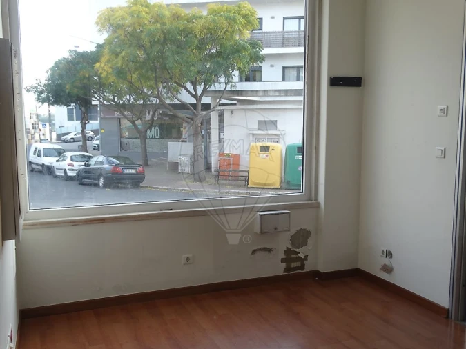 Loja para Arrendamento em Pontinha e Famões Foto 21