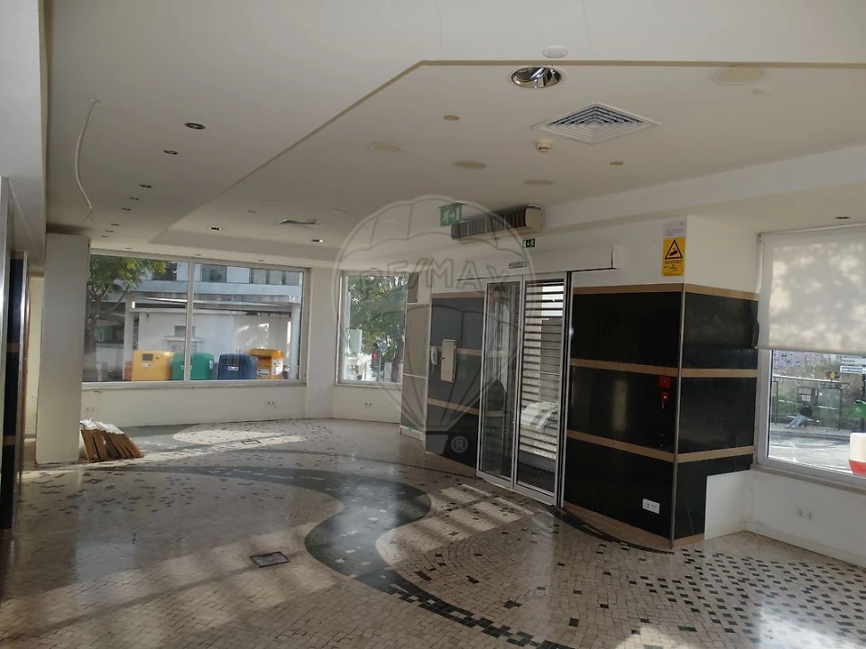 Loja para Arrendamento em Pontinha e Famões Foto 5