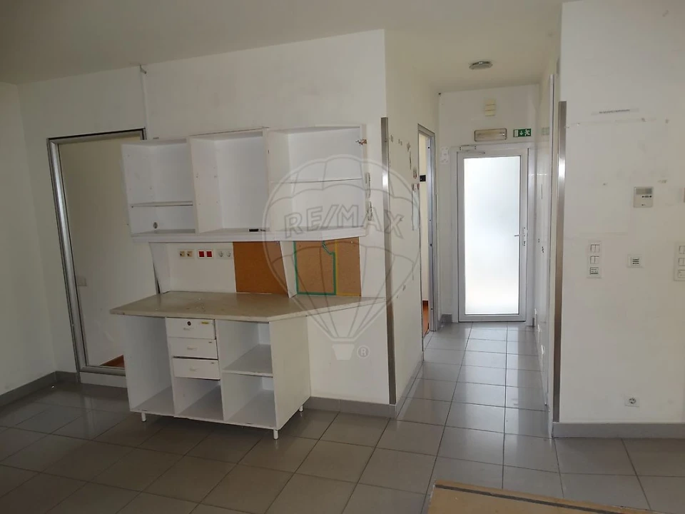 Loja para Arrendamento em Pontinha e Famões Foto 15