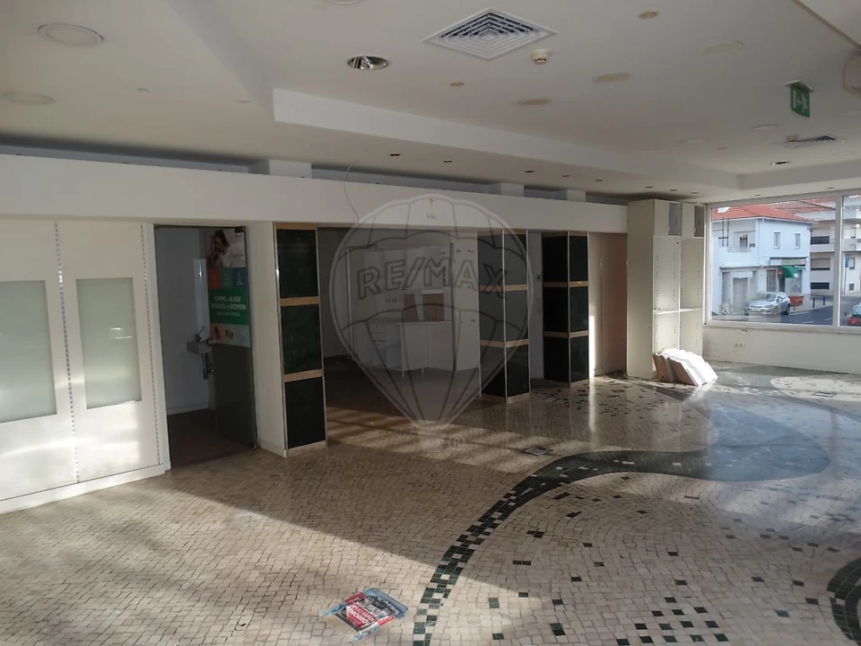 Loja para Arrendamento em Pontinha e Famões Foto 10