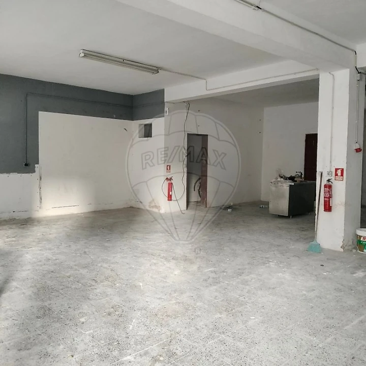 Negócio para Arrendamento em Mina de Água Foto 1