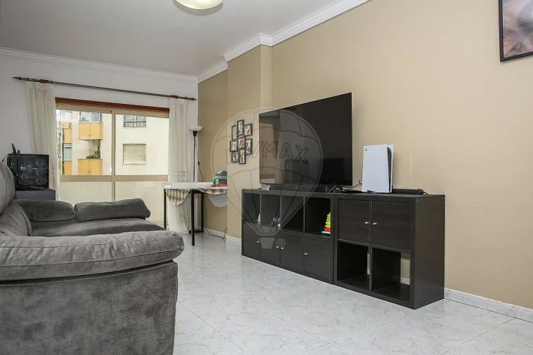 Apartamento T2 para Venda em Carregado e Cadafais Foto 13