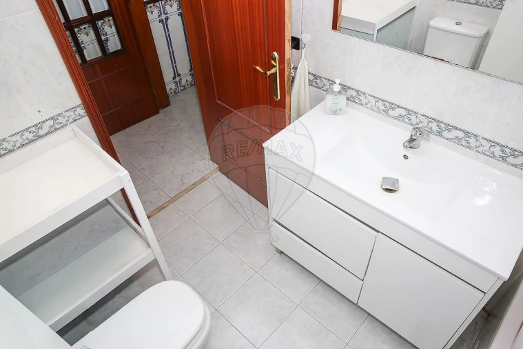 Apartamento T2 para Venda em Carregado e Cadafais Foto 21