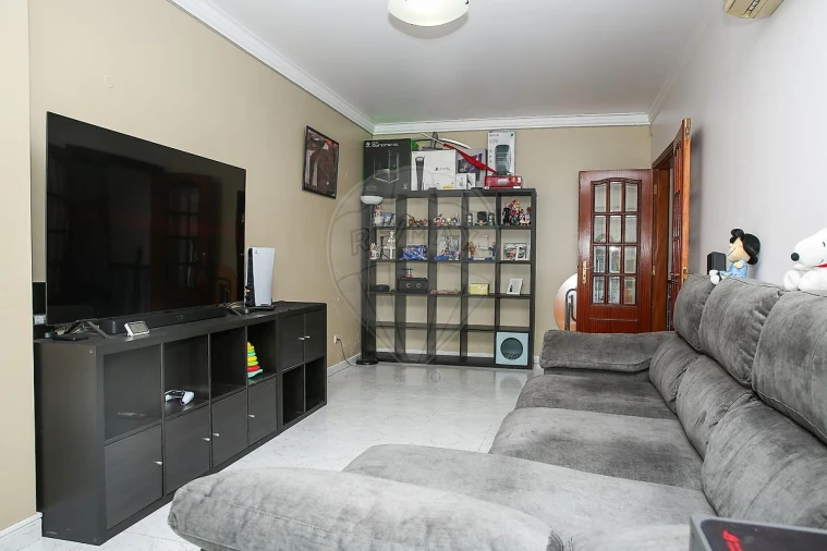 Apartamento T2 para Venda em Carregado e Cadafais Foto 8