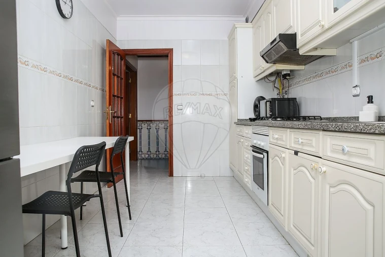 Apartamento T2 para Venda em Carregado e Cadafais Foto 2