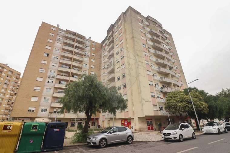 Apartamento T2 para Venda em Carregado e Cadafais Foto 23