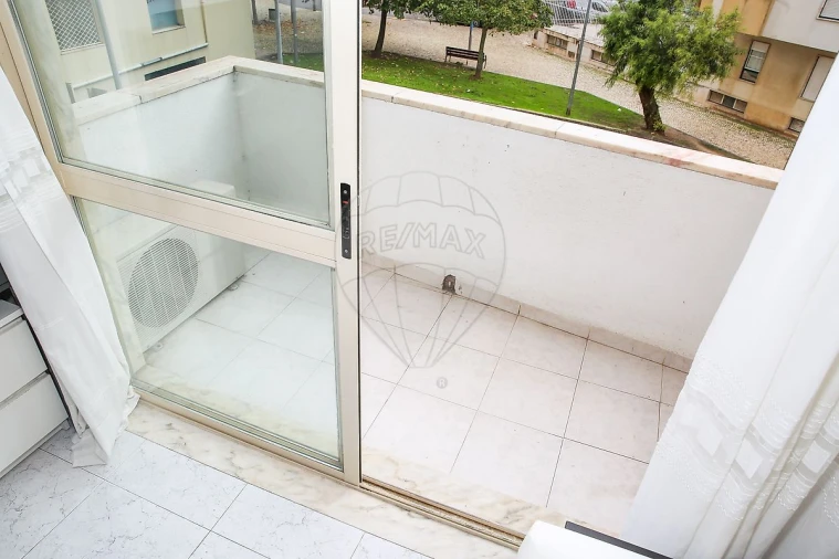 Apartamento T2 para Venda em Carregado e Cadafais Foto 11