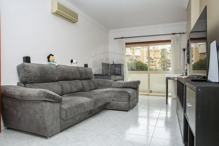 Apartamento T2 para Venda em Carregado e Cadafais Foto 9