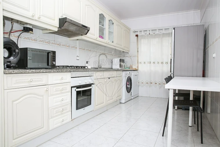 Apartamento T2 para Venda em Carregado e Cadafais Foto 3