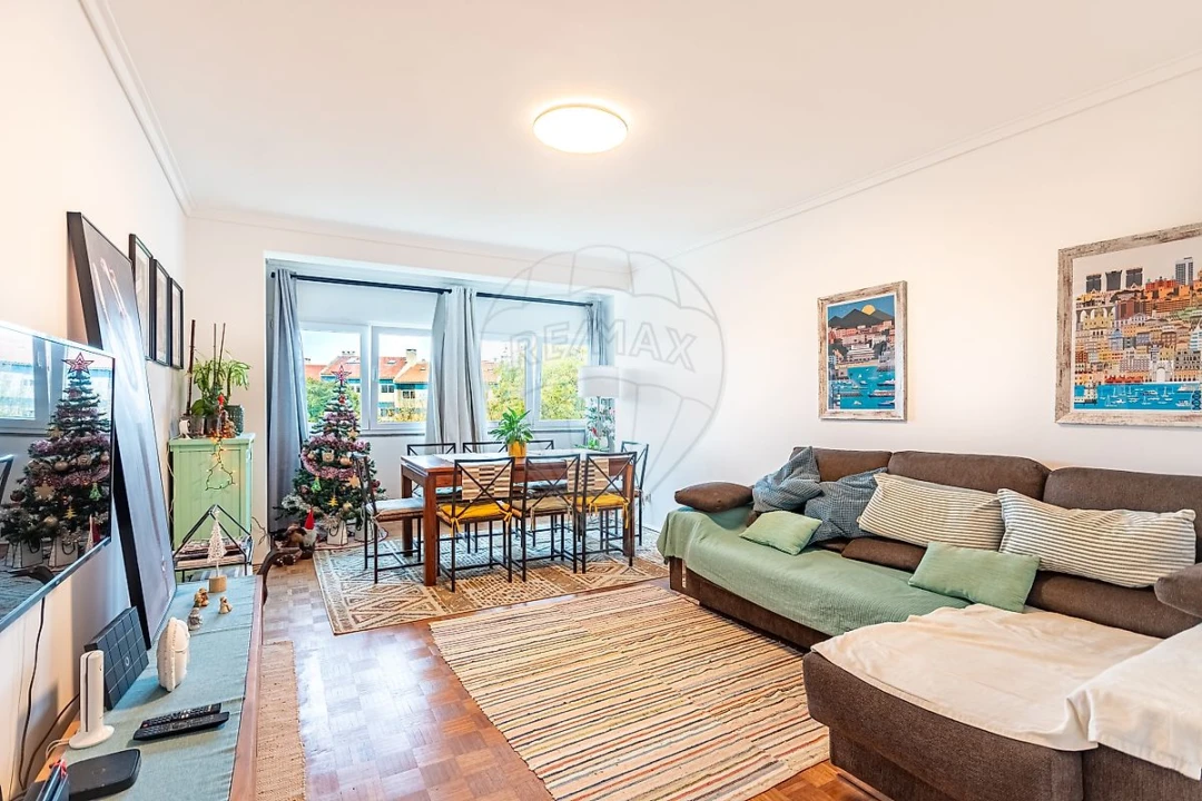 Apartamento T4 para Venda em São Domingos de Rana Foto 1