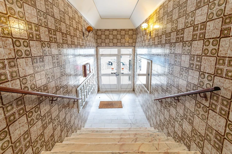 Apartamento T4 para Venda em São Domingos de Rana Foto 29