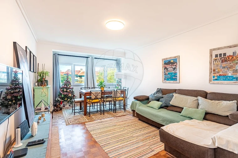 Apartamento T4 para Venda em São Domingos de Rana Foto 1