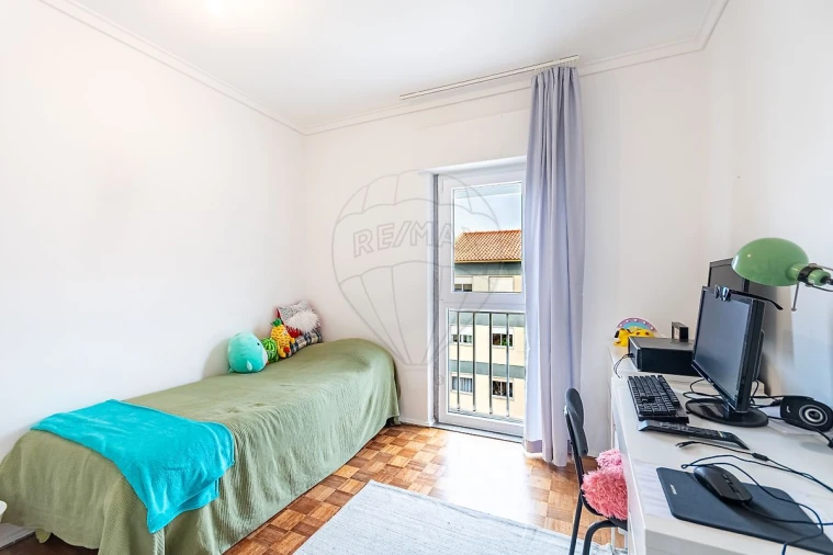 Apartamento T4 para Venda em São Domingos de Rana Foto 14