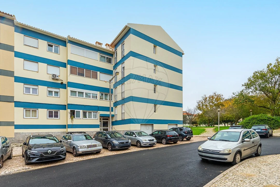 Apartamento T4 para Venda em São Domingos de Rana Foto 25