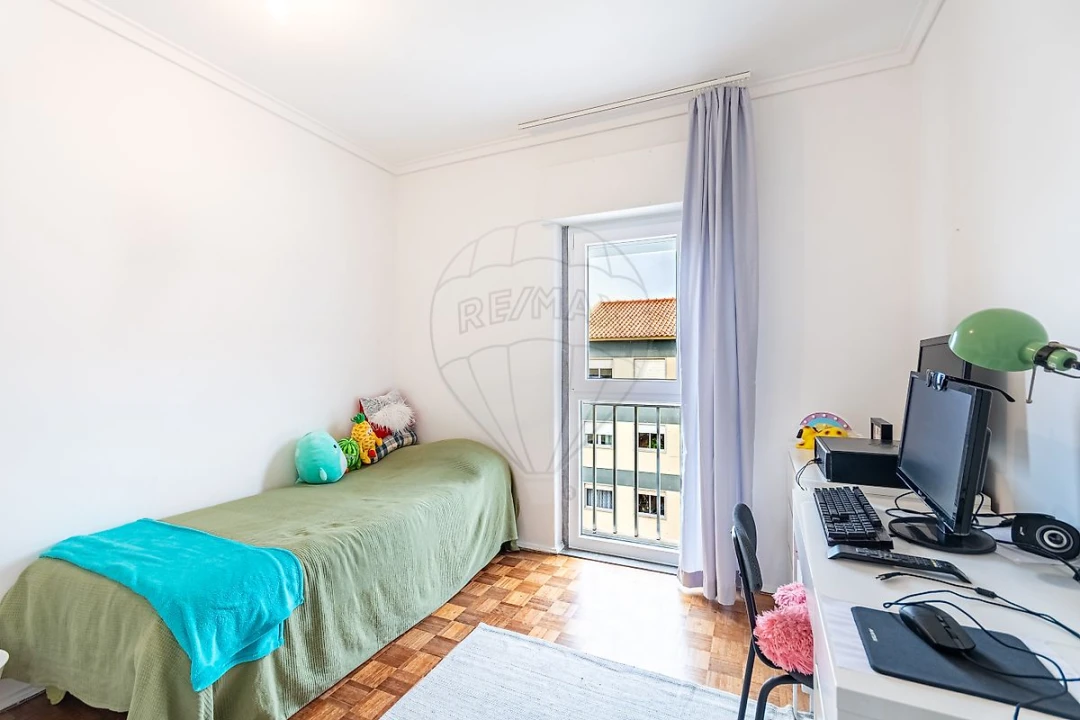 Apartamento T4 para Venda em São Domingos de Rana Foto 14
