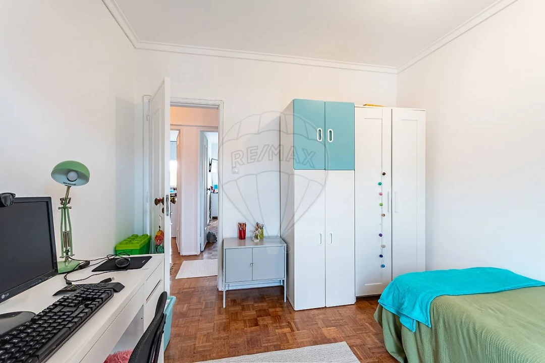 Apartamento T4 para Venda em São Domingos de Rana Foto 15