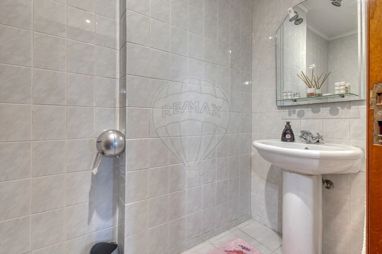 Apartamento T2 para Venda em Oliveira do Douro Foto 12