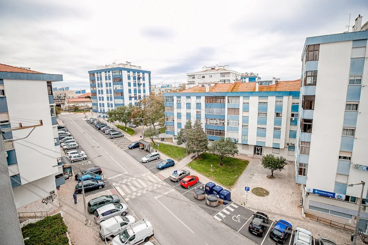 Apartamento T3 para Venda em Seixal, Arrentela e Aldeia de Paio Pires Foto 1
