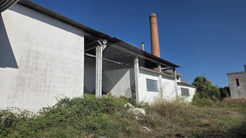 Armazém para Venda em Alcanhões
