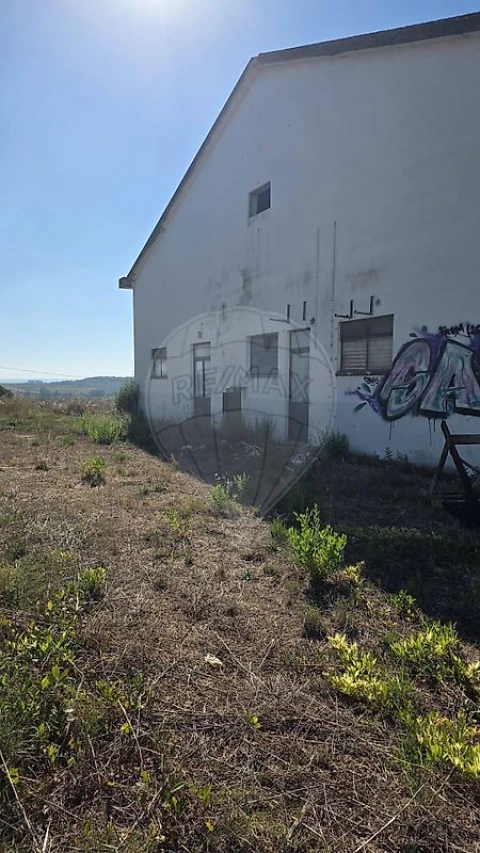 Armazém para Venda em Alcanhões