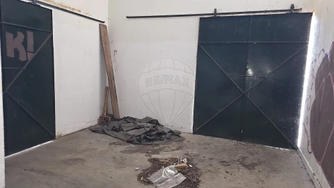 Armazém para Venda em Alcanhões