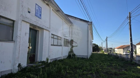 Armazém para Venda em Alcanhões