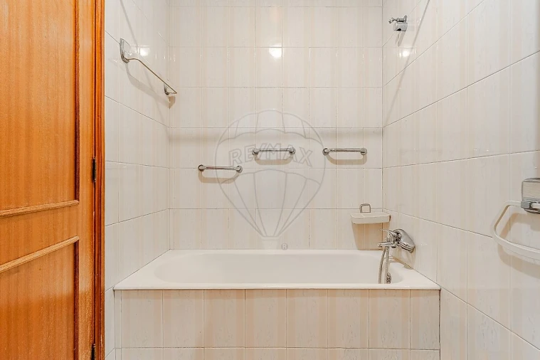 Apartamento T2 para Venda em Cidade da Maia Foto 16