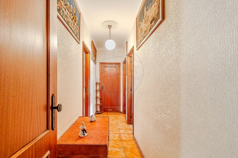 Apartamento T2 para Venda em Cidade da Maia Foto 17