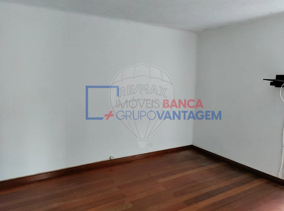 Moradia T4 para Venda em Santo Antonio Foto 15