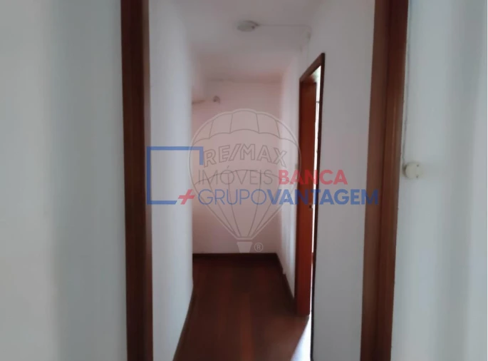 Moradia T4 para Venda em Santo Antonio Foto 12