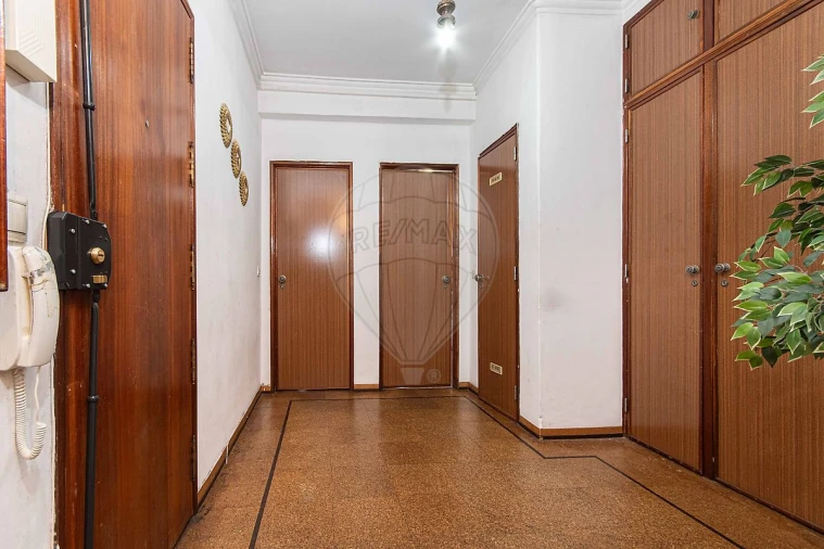 Apartamento T2 para Venda em Águas Livres Foto 2