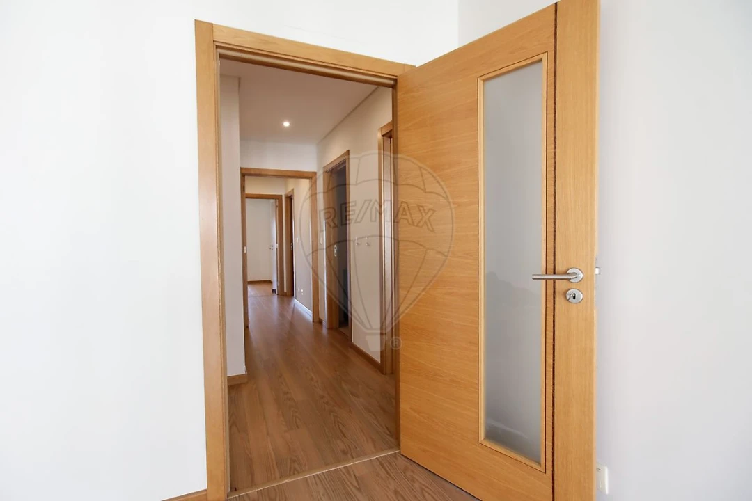 Apartamento T2 para Venda em Areeiro Foto 36