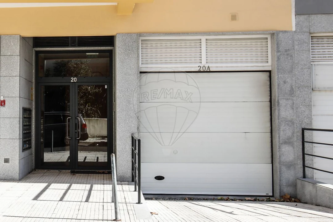 Apartamento T2 para Venda em Areeiro Foto 37