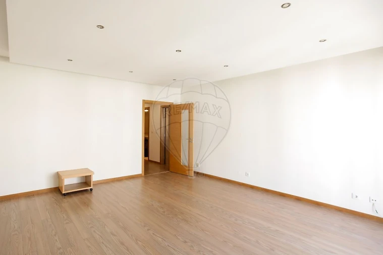 Apartamento T2 para Venda em Areeiro Foto 34