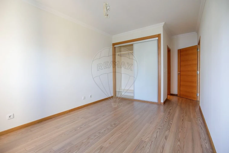 Apartamento T2 para Venda em Areeiro Foto 19