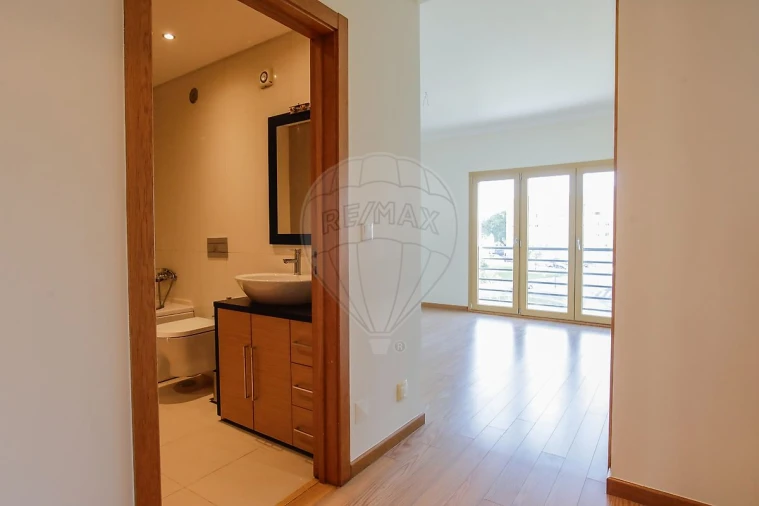 Apartamento T2 para Venda em Areeiro Foto 7