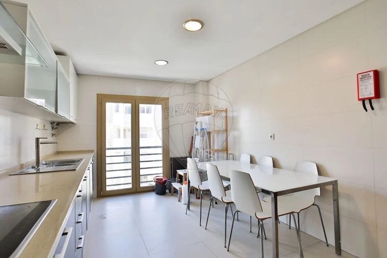 Apartamento T2 para Venda em Areeiro Foto 28